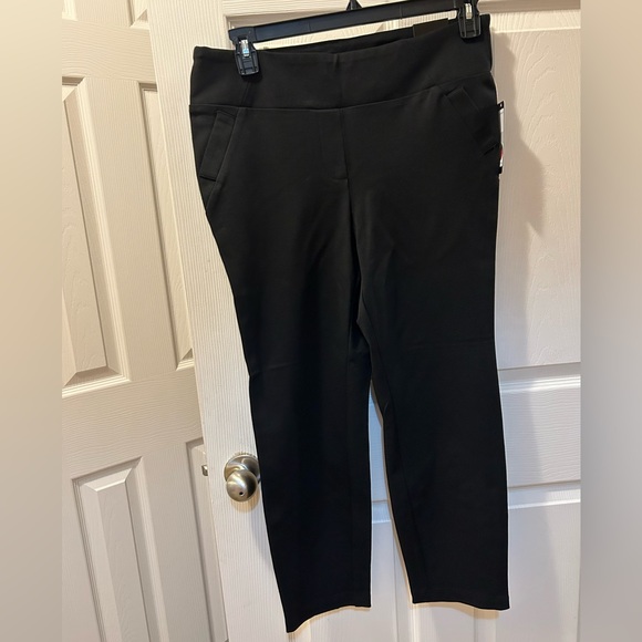 Soho Apparel Pants - Soho Apparel 1X  Black Cropped Women's Pants Fall/winter Weight Fabric Stretchy